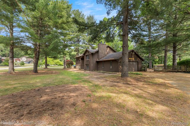 5445 Pine View Drive, Ypsilanti Charter Township, MI 48197