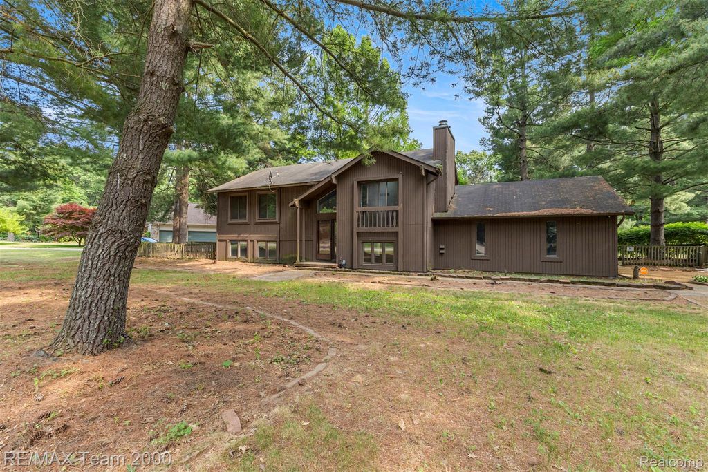 5445 Pine View Drive, Ypsilanti Charter Township, MI 48197