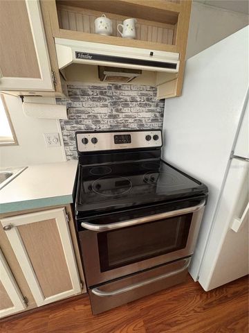 21027 LAZY DAYS CIRCLE, Lutz, FL 33558