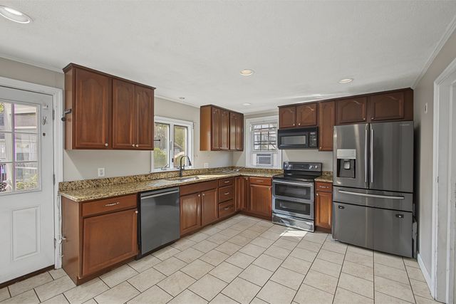 24 Foley St, Attleboro, MA 02703