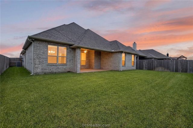 2902 Spector Drive, Bryan, TX 77808