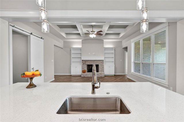 2902 Spector Drive, Bryan, TX 77808