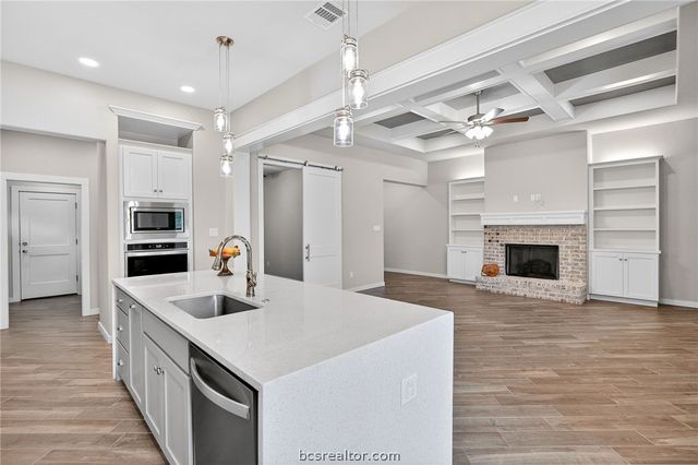 2902 Spector Drive, Bryan, TX 77808