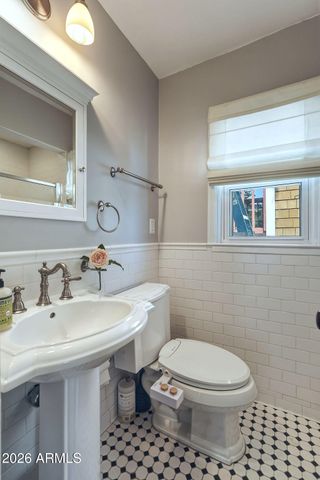 225 E COLTER Street, Phoenix, AZ 85012