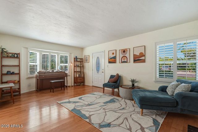 225 E COLTER Street, Phoenix, AZ 85012