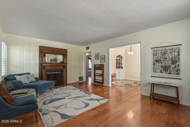 225 E COLTER Street, Phoenix, AZ 85012