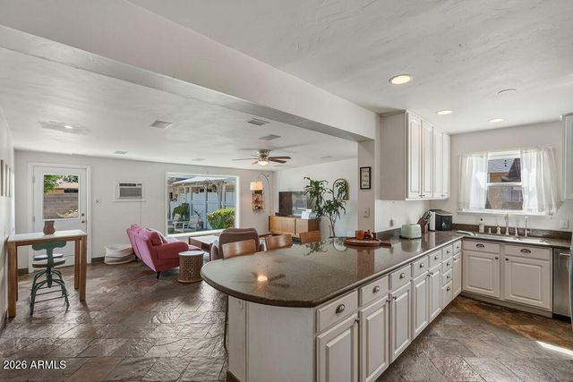 225 E COLTER Street, Phoenix, AZ 85012
