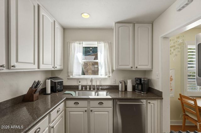 225 E COLTER Street, Phoenix, AZ 85012