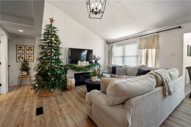 407 Payne Hill Rd, Jefferson Hills, PA 15025