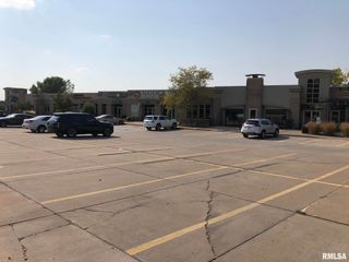 5252 UTICA RIDGE Road, Davenport, IA 52807