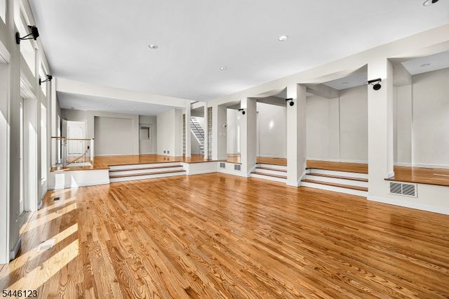 30 Ellsworth Dr, Warren Twp., NJ 07059