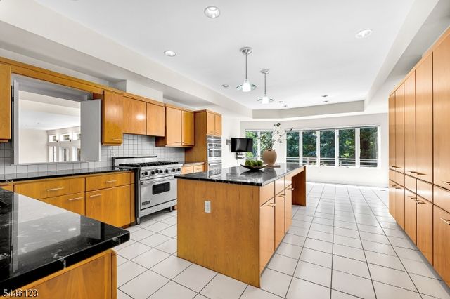 30 Ellsworth Dr, Warren Twp., NJ 07059