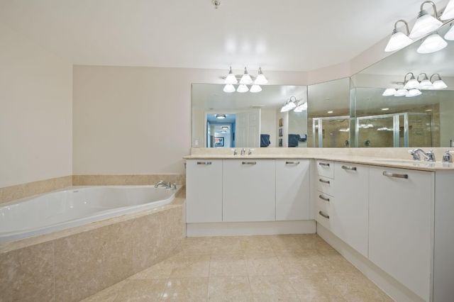 2011 N Ocean Boulevard 902, Fort Lauderdale, FL 33305