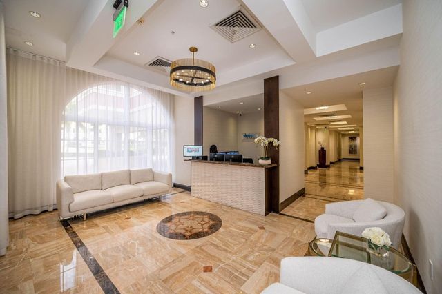 2011 N Ocean Boulevard 902, Fort Lauderdale, FL 33305