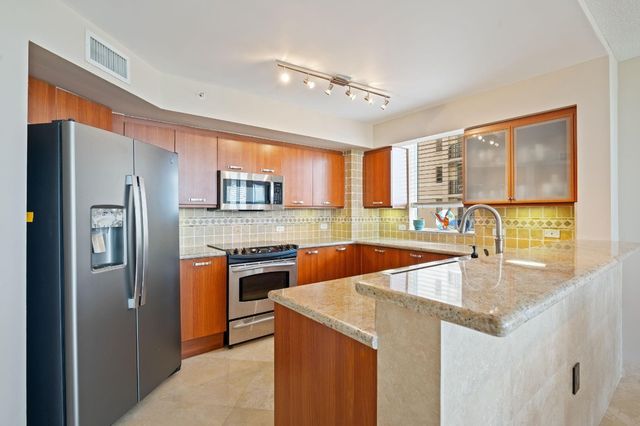 2011 N Ocean Boulevard 902, Fort Lauderdale, FL 33305