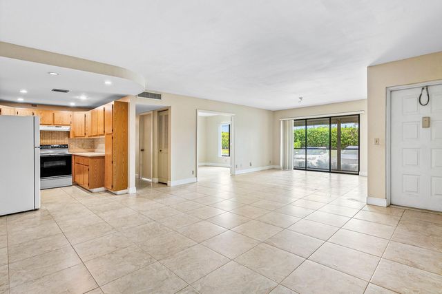 826 Sky Pine Way D1, Greenacres, FL 33415