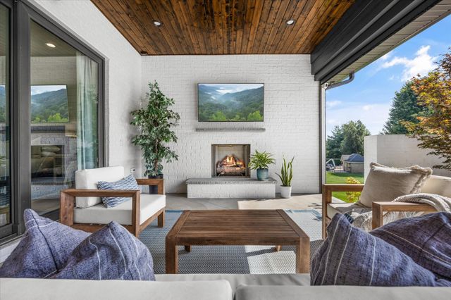 125 Cedar Ridge Ln, Crossville, TN 38555