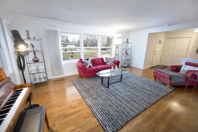 12437 Emily LANE, Mequon, WI 53092