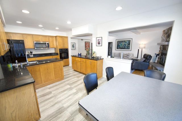 12437 Emily LANE, Mequon, WI 53092