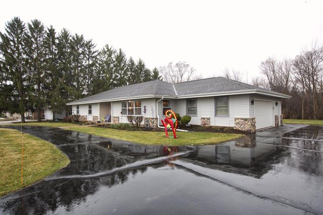 12437 Emily LANE, Mequon, WI 53092