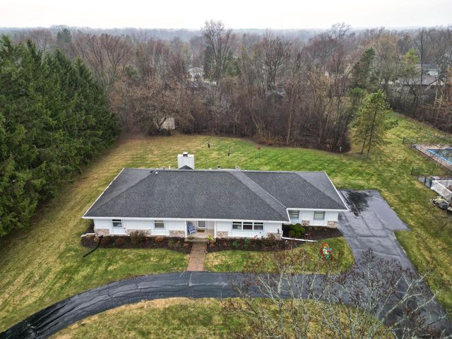 12437 Emily LANE, Mequon, WI 53092