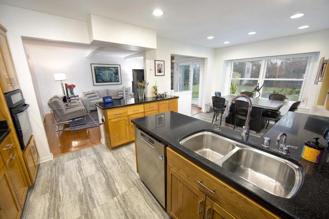 12437 Emily LANE, Mequon, WI 53092
