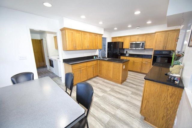 12437 Emily LANE, Mequon, WI 53092