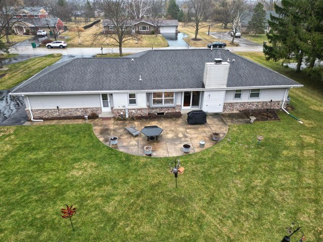 12437 Emily LANE, Mequon, WI 53092