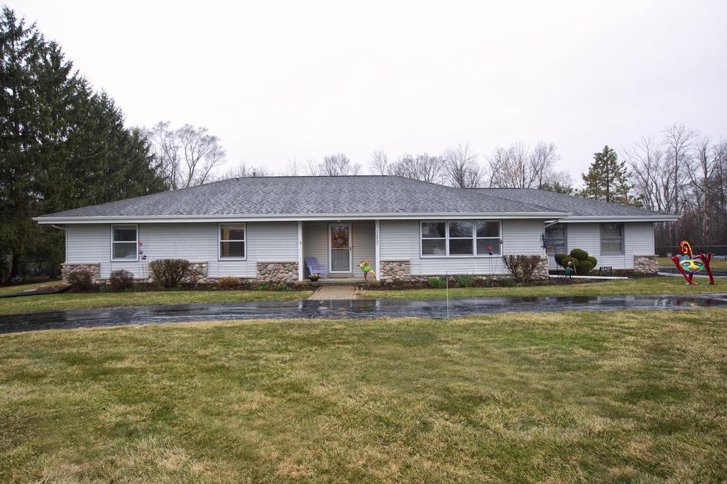 12437 Emily LANE, Mequon, WI 53092