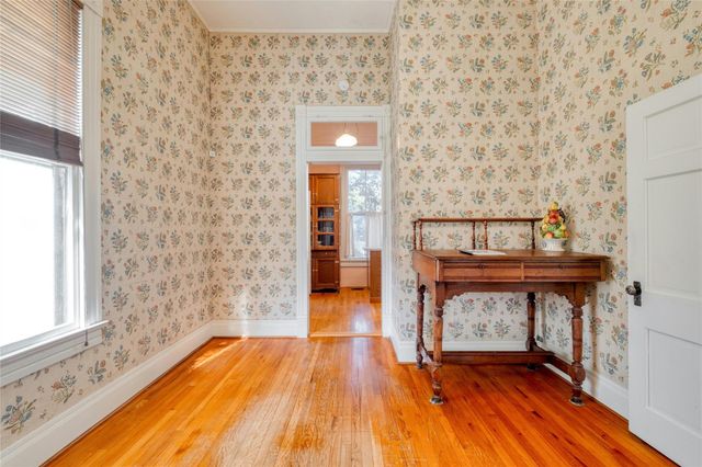 541 N Main Street, La Grange, TX 78945