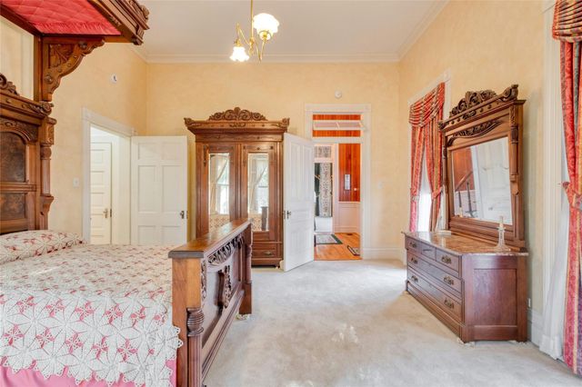 541 N Main Street, La Grange, TX 78945