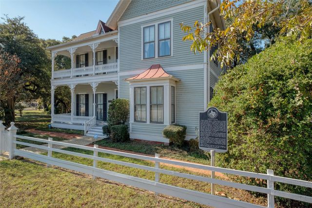 541 N Main Street, La Grange, TX 78945