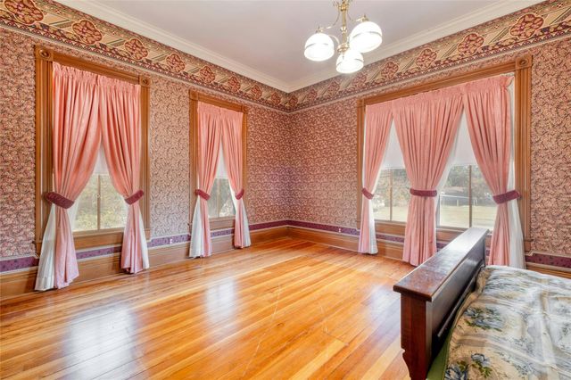 541 N Main Street, La Grange, TX 78945
