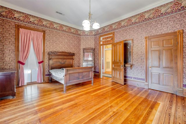 541 N Main Street, La Grange, TX 78945