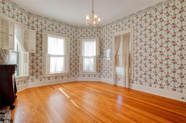 541 N Main Street, La Grange, TX 78945