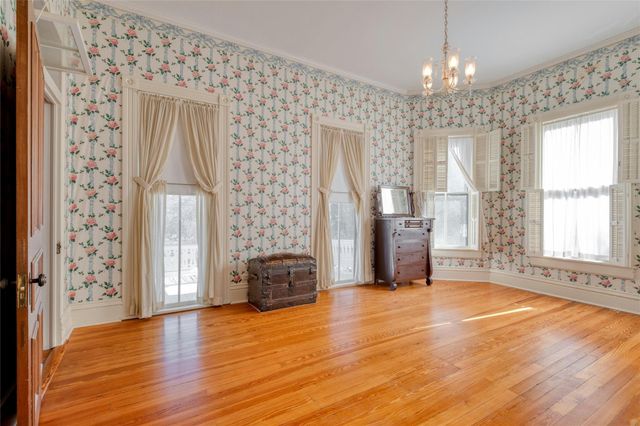 541 N Main Street, La Grange, TX 78945