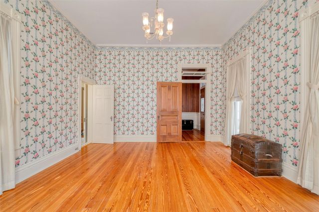 541 N Main Street, La Grange, TX 78945