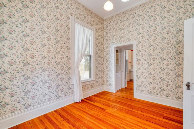 541 N Main Street, La Grange, TX 78945