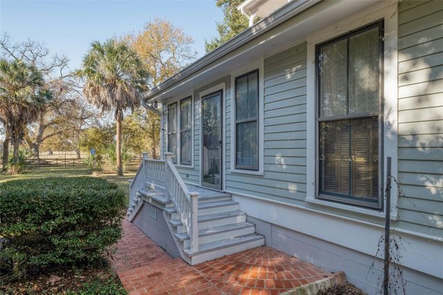541 N Main Street, La Grange, TX 78945