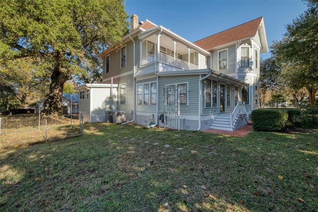 541 N Main Street, La Grange, TX 78945