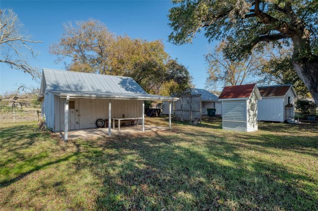 541 N Main Street, La Grange, TX 78945