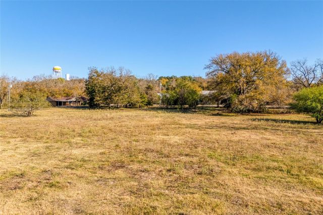 541 N Main Street, La Grange, TX 78945