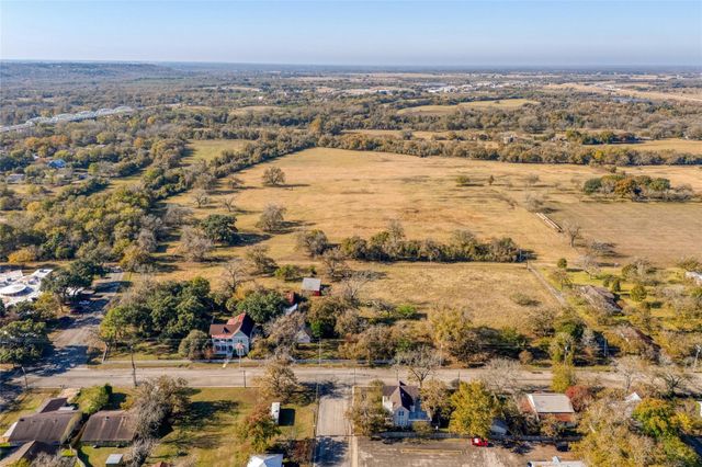 541 N Main Street, La Grange, TX 78945