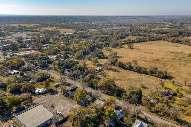 541 N Main Street, La Grange, TX 78945