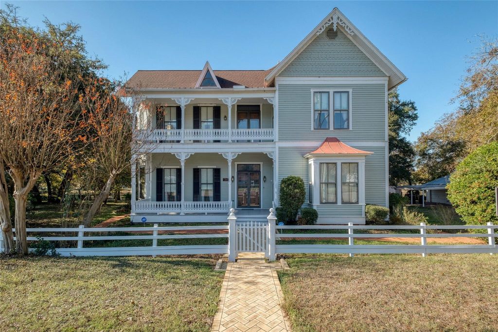 541 N Main Street, La Grange, TX 78945