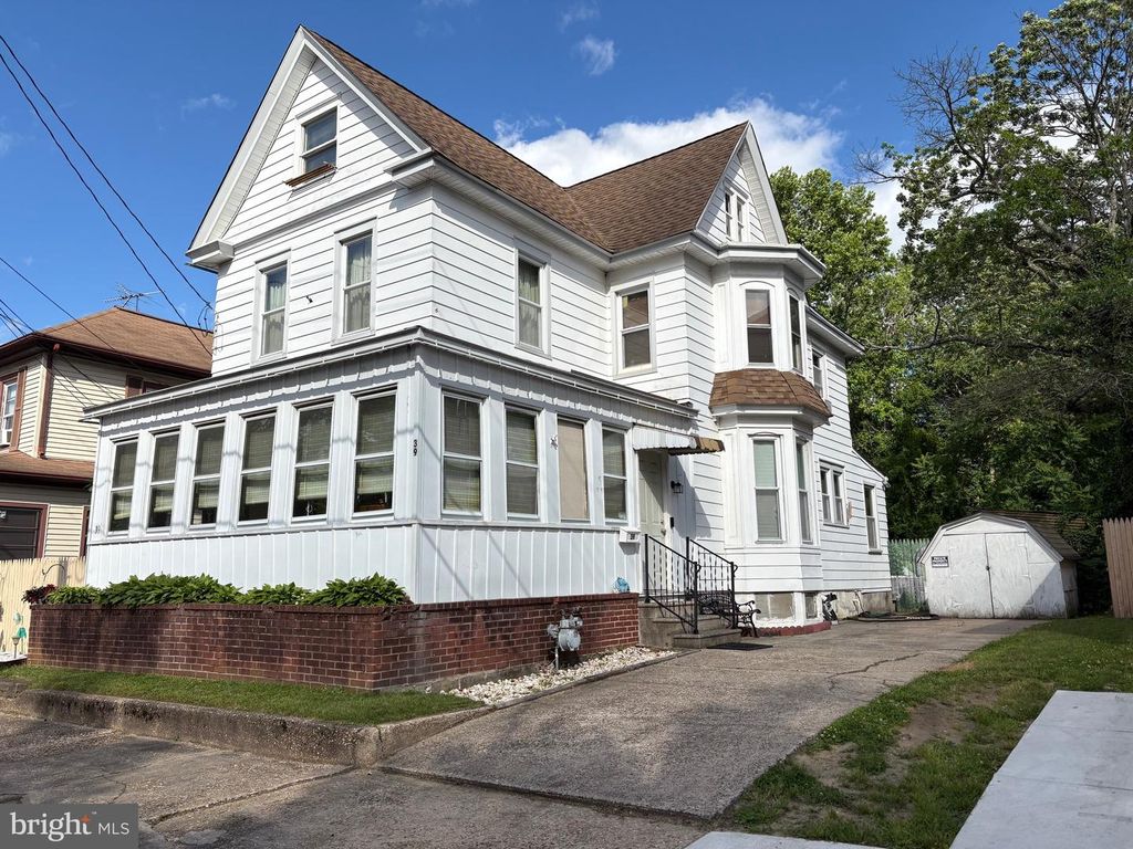 39 FRANKLIN ST, Penns Grove, NJ 08069