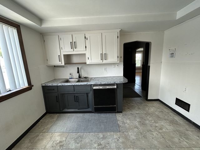 29 Oakland Ave, Everett, MA 02149