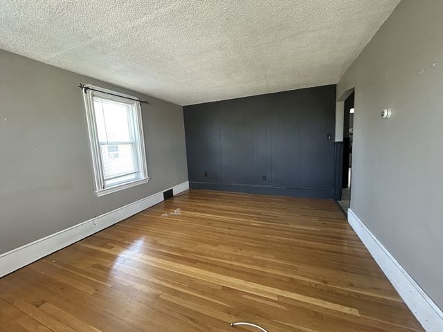 29 Oakland Ave, Everett, MA 02149
