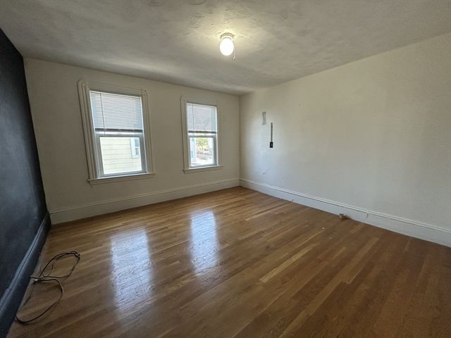 29 Oakland Ave, Everett, MA 02149