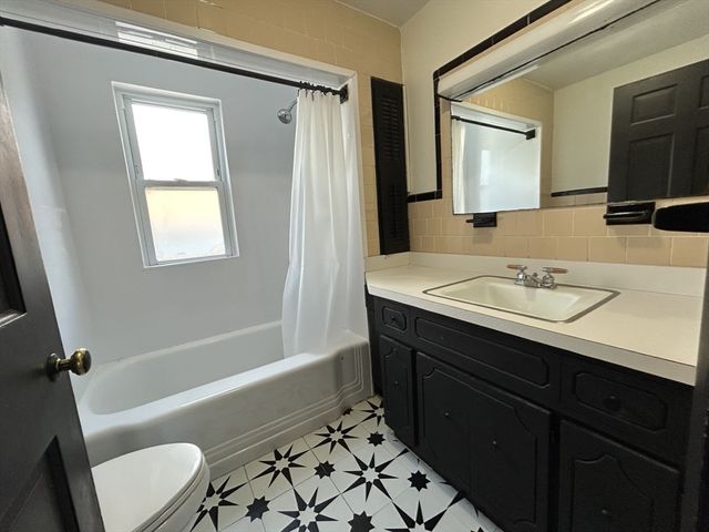 29 Oakland Ave, Everett, MA 02149